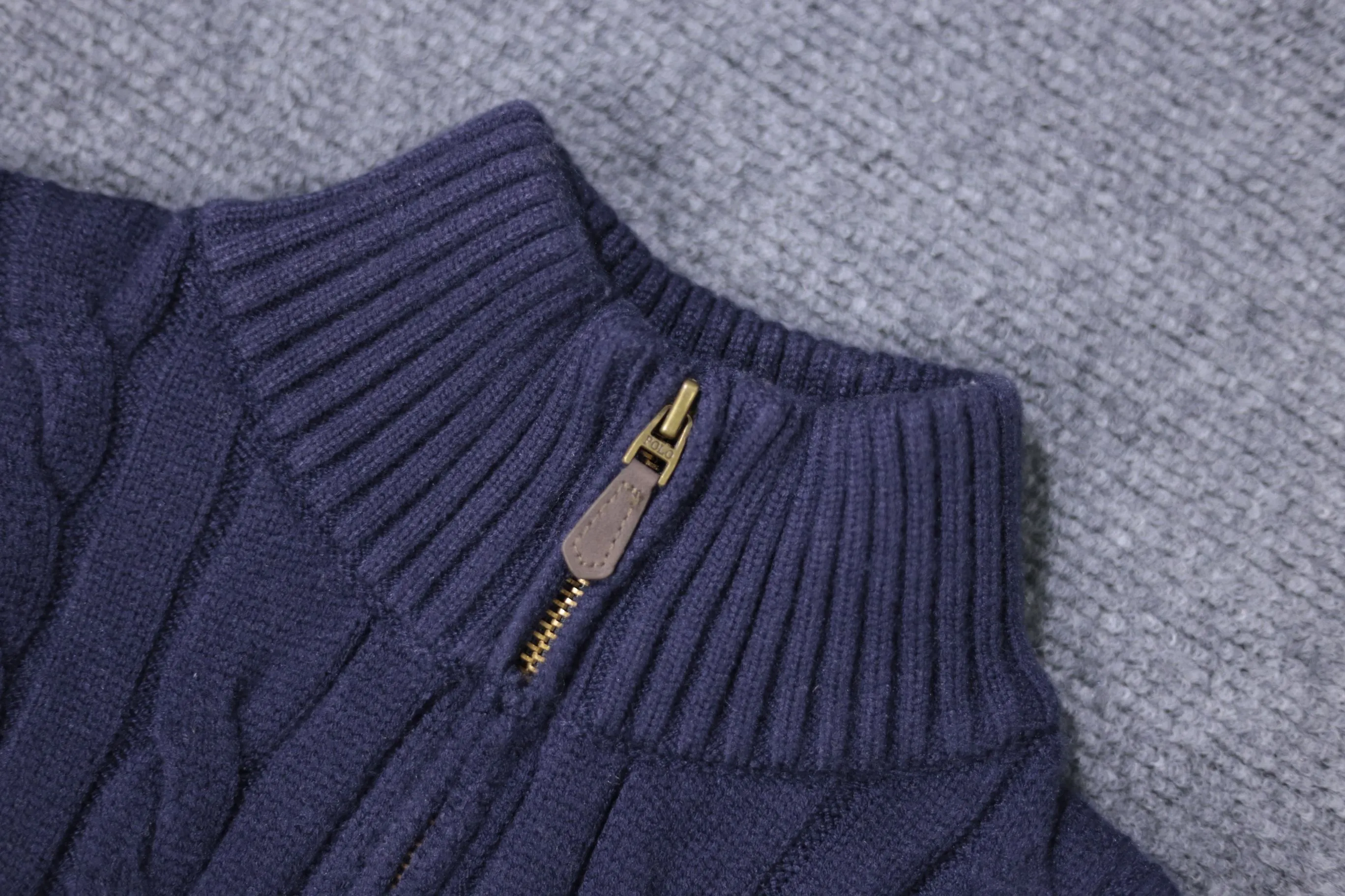 P300 Style No. D07) The top version on the market in 2025 Ralph Lauren #ootddailywear #Autumn and winter sweater #Knitted sweater outfit #ralph lauren sweater #Can be worn by both men and women [Star R] Finally waited until the Ralph men’s twist sweater half-zip bra top was put on and it’s finally here! The hottest half-zip sweater! Limited editions every year, there won’t be many models in the store! Ralph Lauren Men's Half-Zip Twist Sweater [Fire R] The shape is really nice. It can be worn alone or as a jacket. It can be worn inside or outside, or it can be worn inside with a shirt ~ 100% pure cotton #Practical Wear Colors: off-white, navy blue, khaki, gray, size S to XL